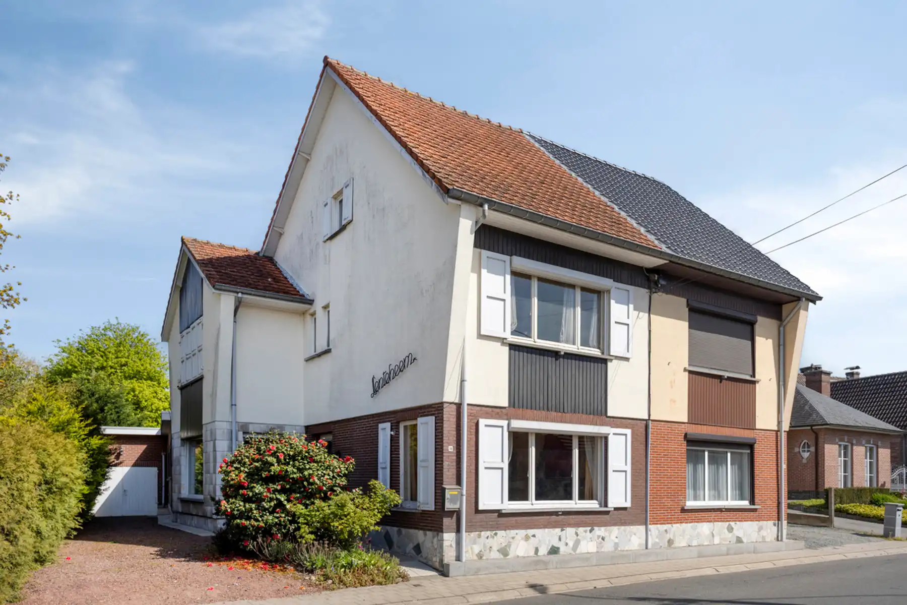 Hoofdfoto van de publicatie: Te renoveren woning met 3 slpk op toplocatie in Malderen