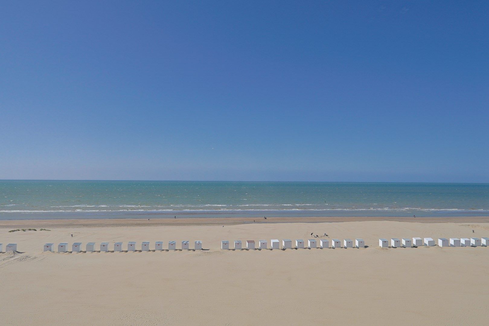 Prachtig appartement met frontaal zeezicht op de zeedijk Oostduinkerke foto 7