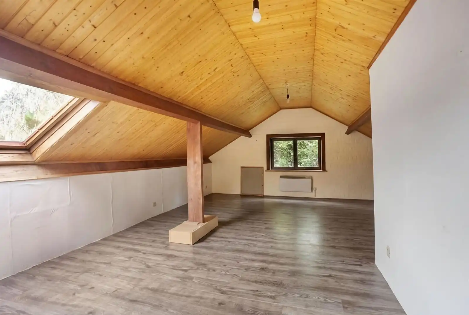 Villa op te frissen in hartje Pajottegem foto 14