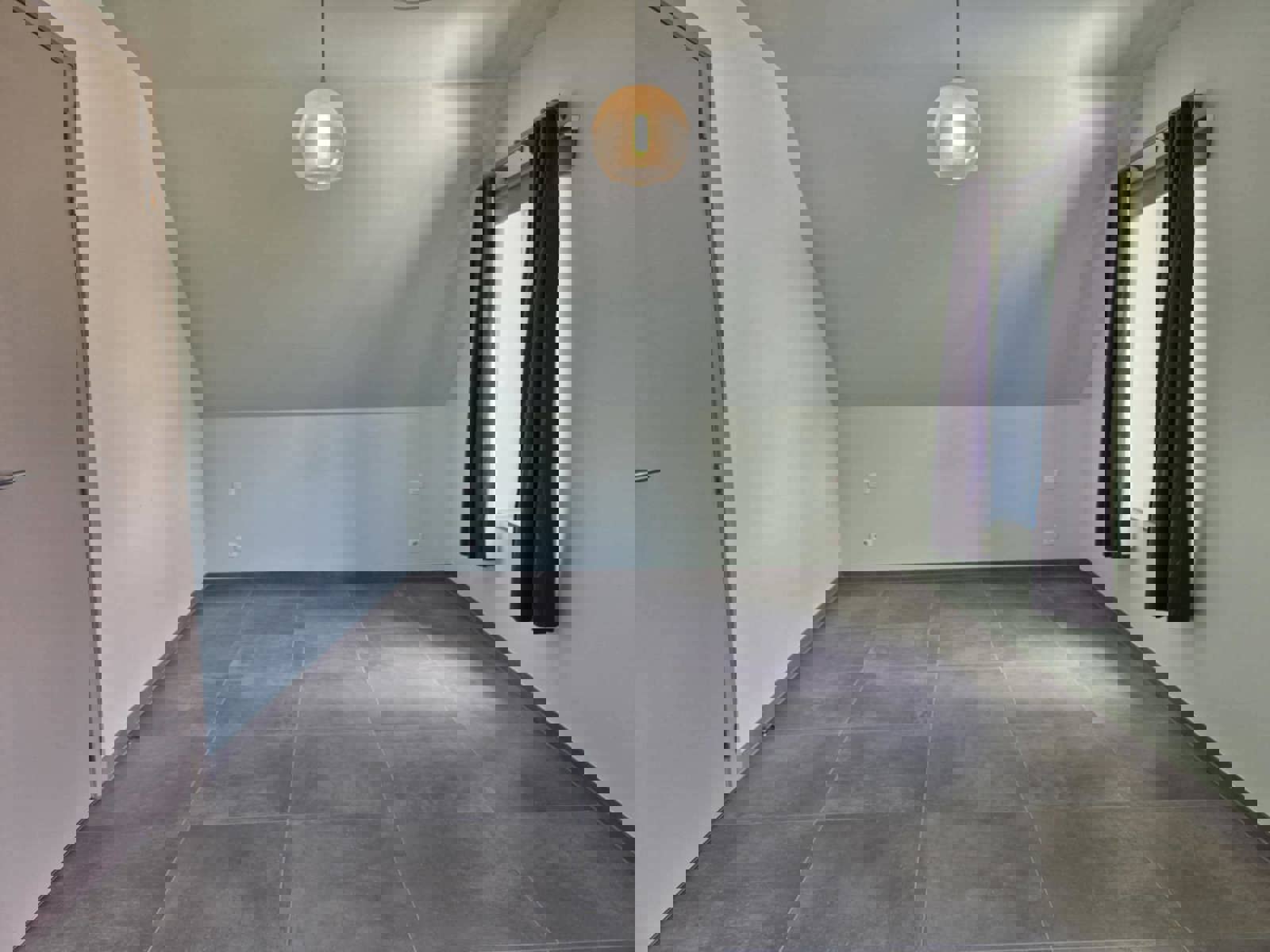 Prachtige open bebouwing met 4 slaapkamers en 2 badkamers foto 10