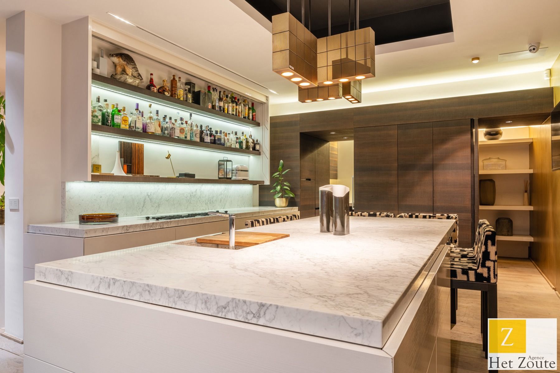 Volumineus en lichtrijk appartement in het hart van Knokke foto 12