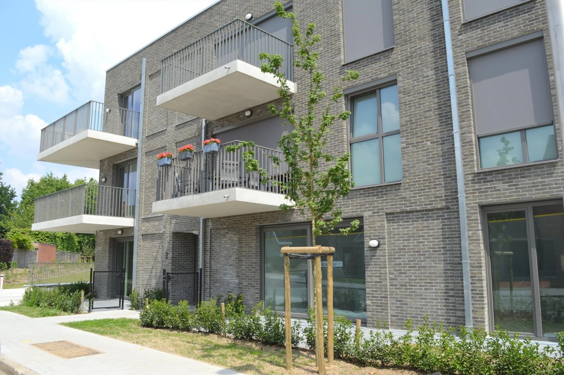 Gelijkvloers appartement in hartje Gullegem foto {{pictureIndex}}