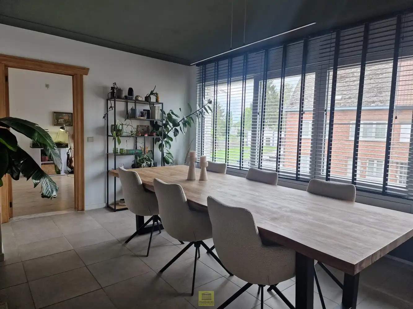Rustig en centraal gelegen in Haaltert – gebouw met 2 duplexappartementen en 2 ruime garages! foto 6