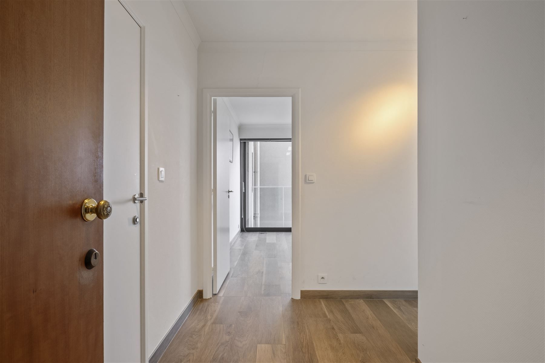 Gerenoveerd ,instapklaar appartement met garage foto 13