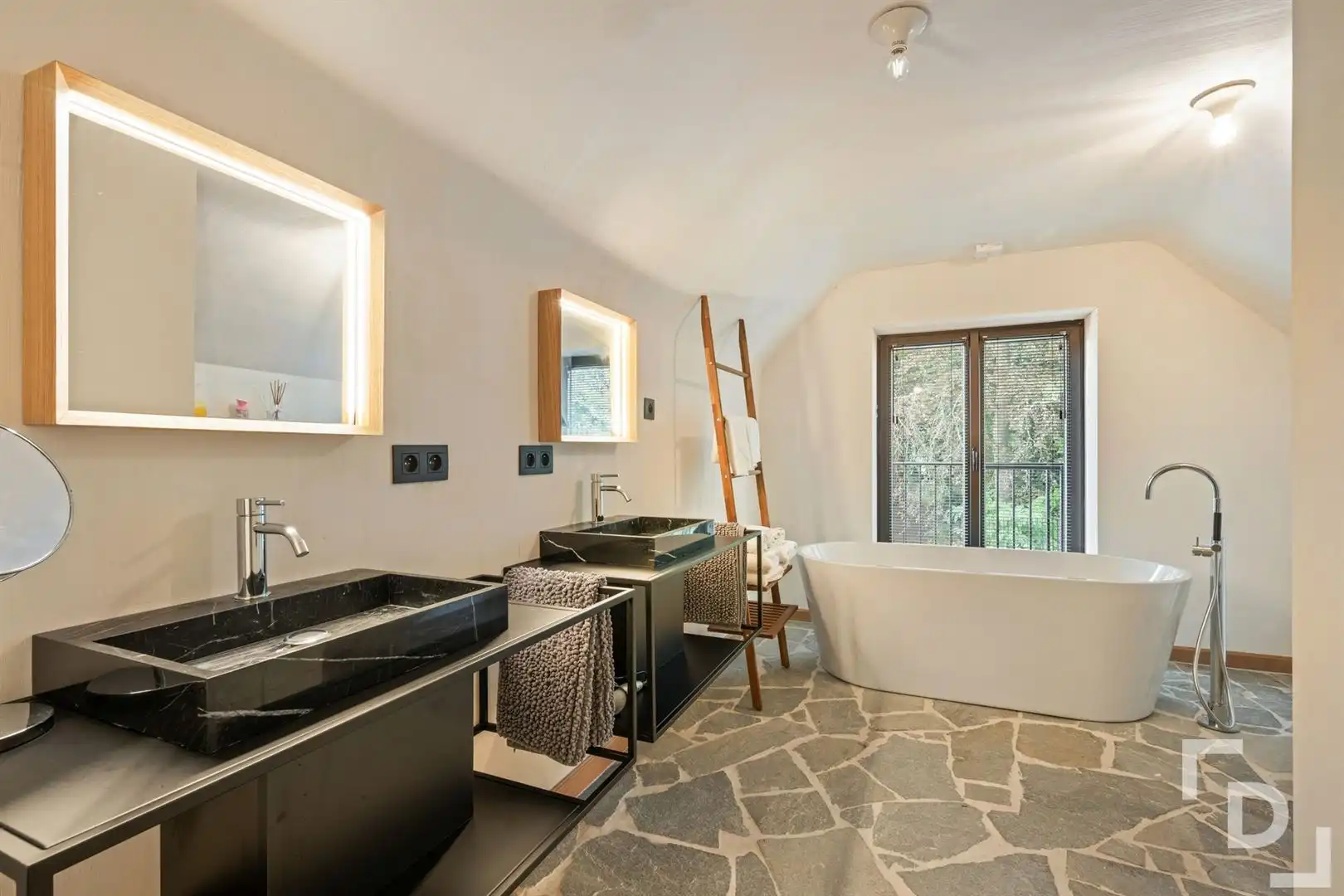 Modern landhuis met riante parktuin op 4,7 ha. foto 5