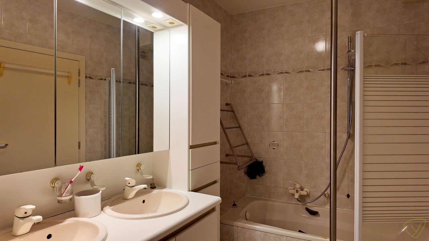 Ruim en lichtrijk appartement met lift en terras in residentie “Mozart” te Eeklo! foto 14