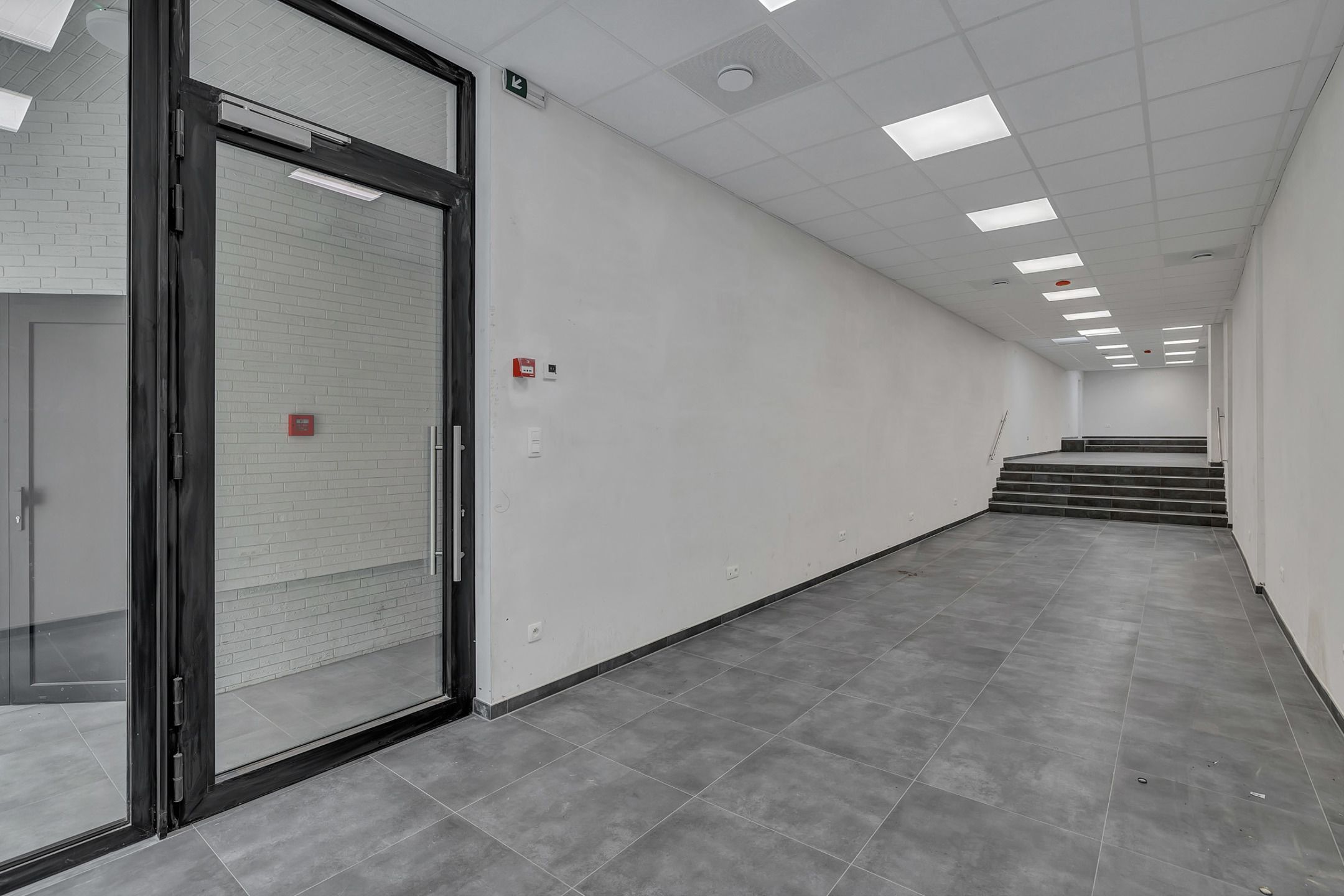 Centraal gelegen nieuwbouw handelsgelijkvloers foto 2