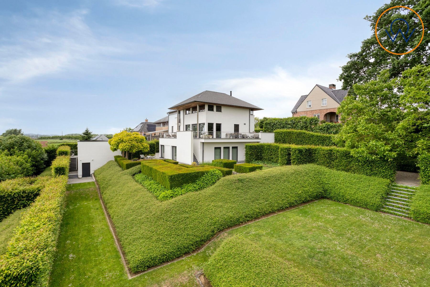 Exclusieve villa met adembenemend uitzicht en luxueuze voorzieningen foto {{pictureIndex}}