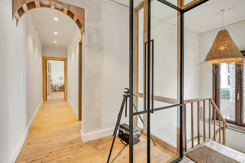 Karaktervolle interbellumwoning met loods nabij de Markt van Gavere foto 9