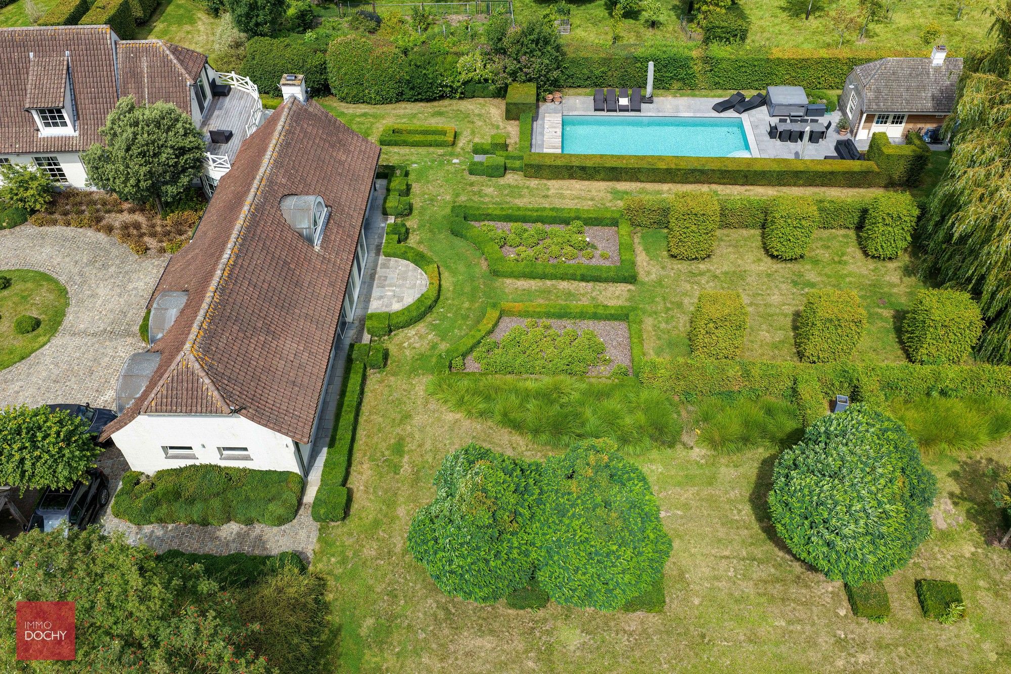 Ruime villa met zwembad en prachtige tuin foto 5