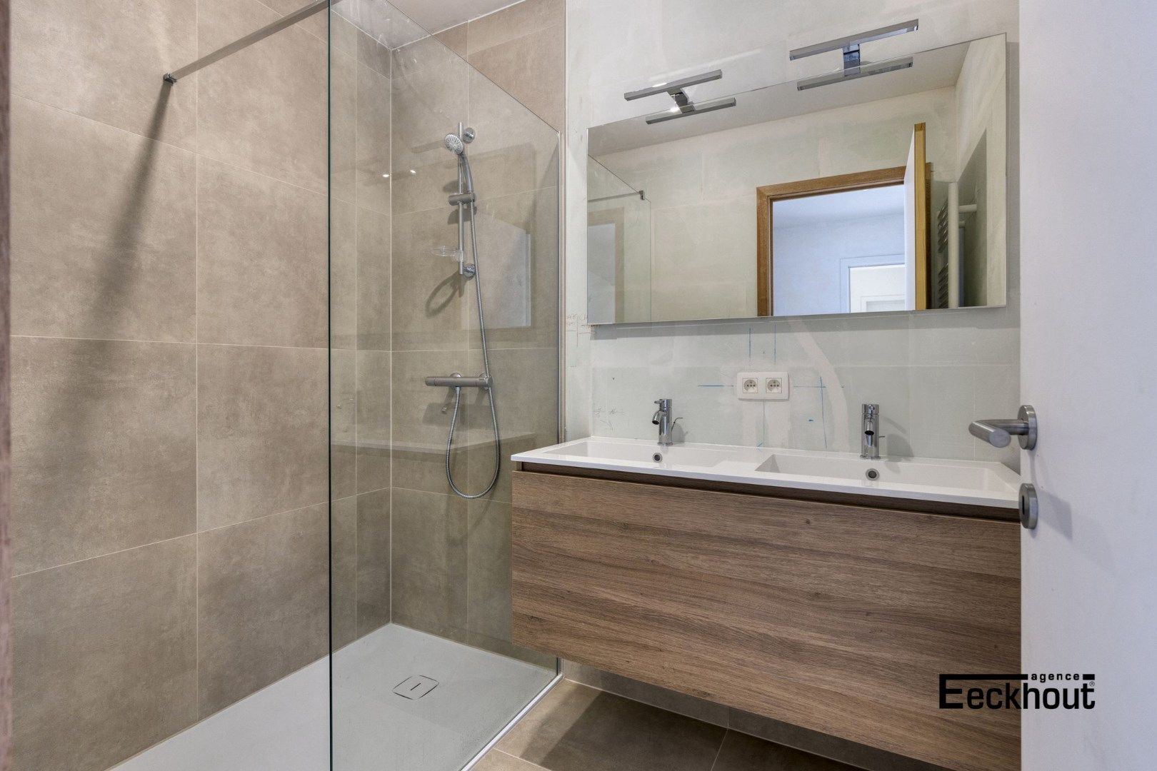 Luxe penthouse met prachtig zicht over de Spuikom foto 12