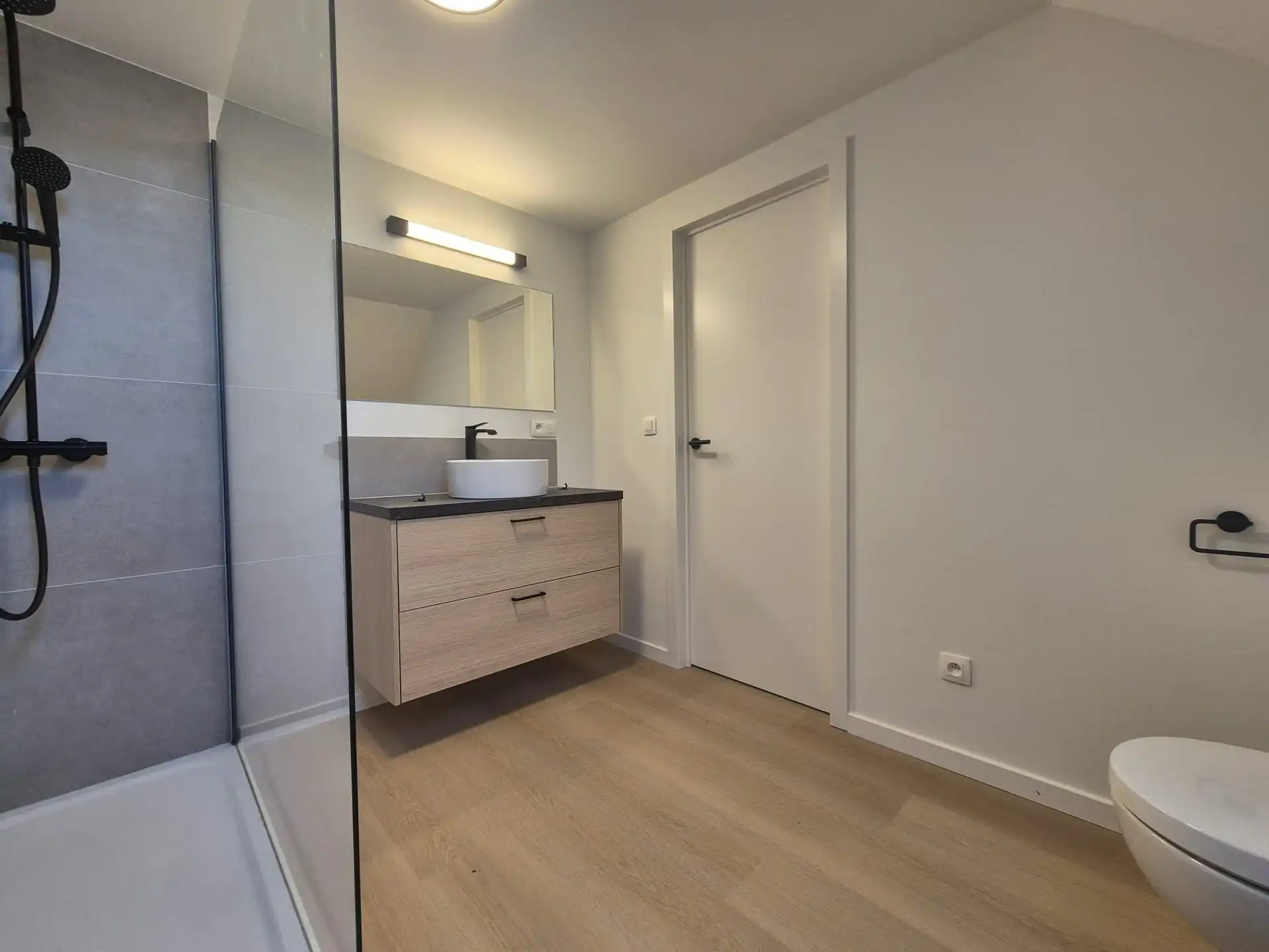 Ruim triplex appartement met polyvalente ruimte op toplocatie in het hart van Wetteren foto 23