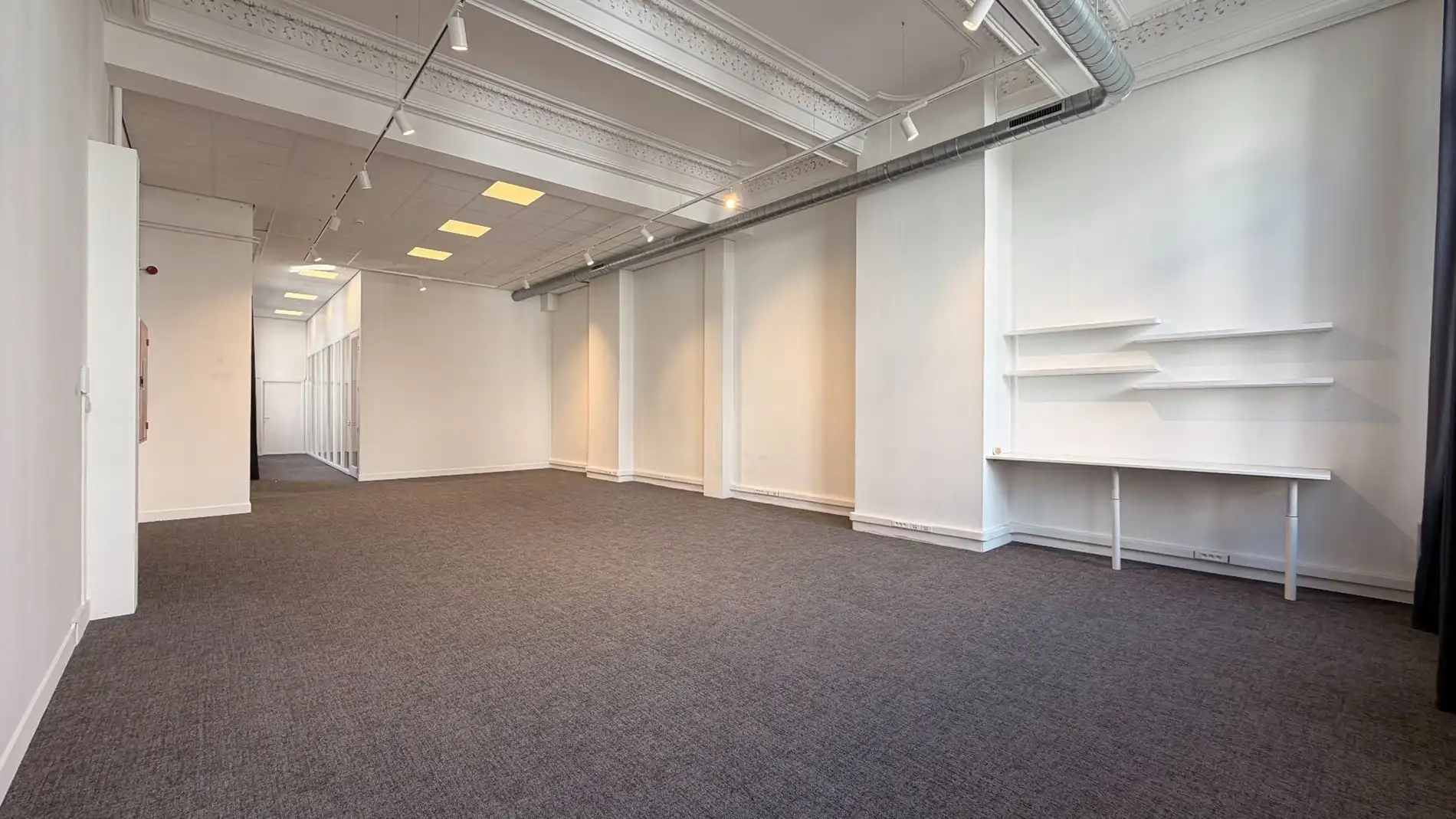 Instapklare kantoren te huur in herenhuis aan de Meir in Antwerpen foto 4