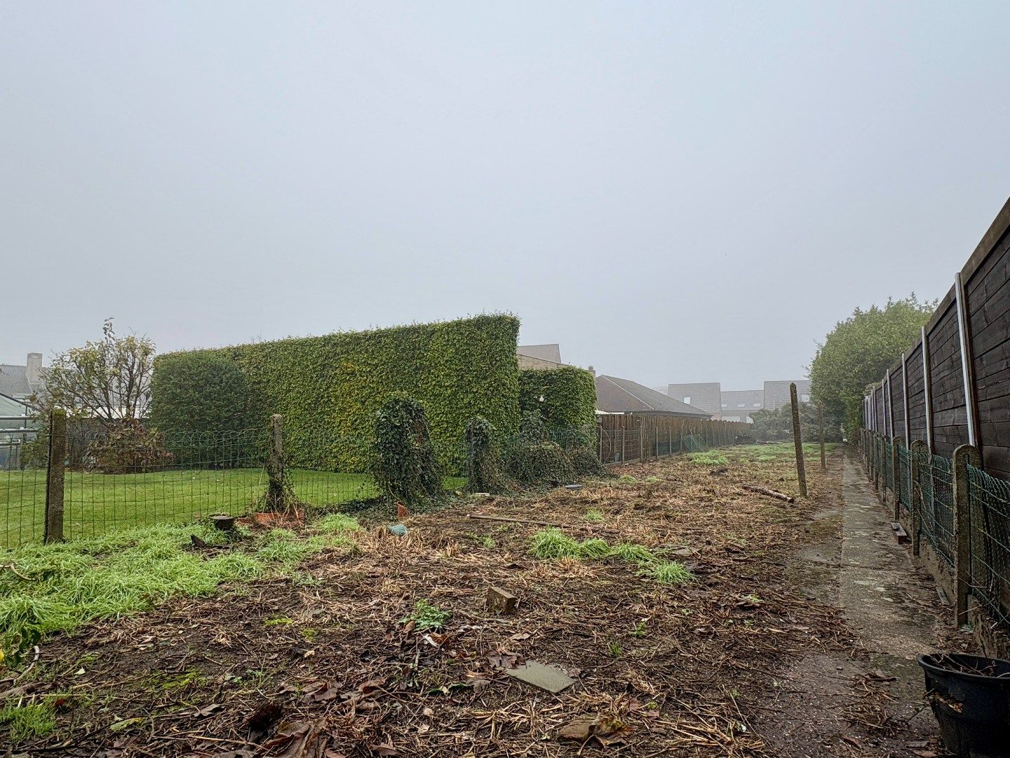 Renovatieproject op 767 m², met garage en uitweg. foto 5
