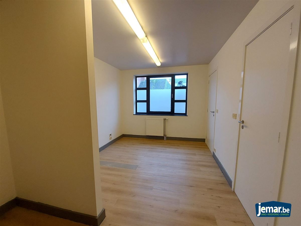 AANDELENOVERDRACHT: Handelspand met appartement foto 21