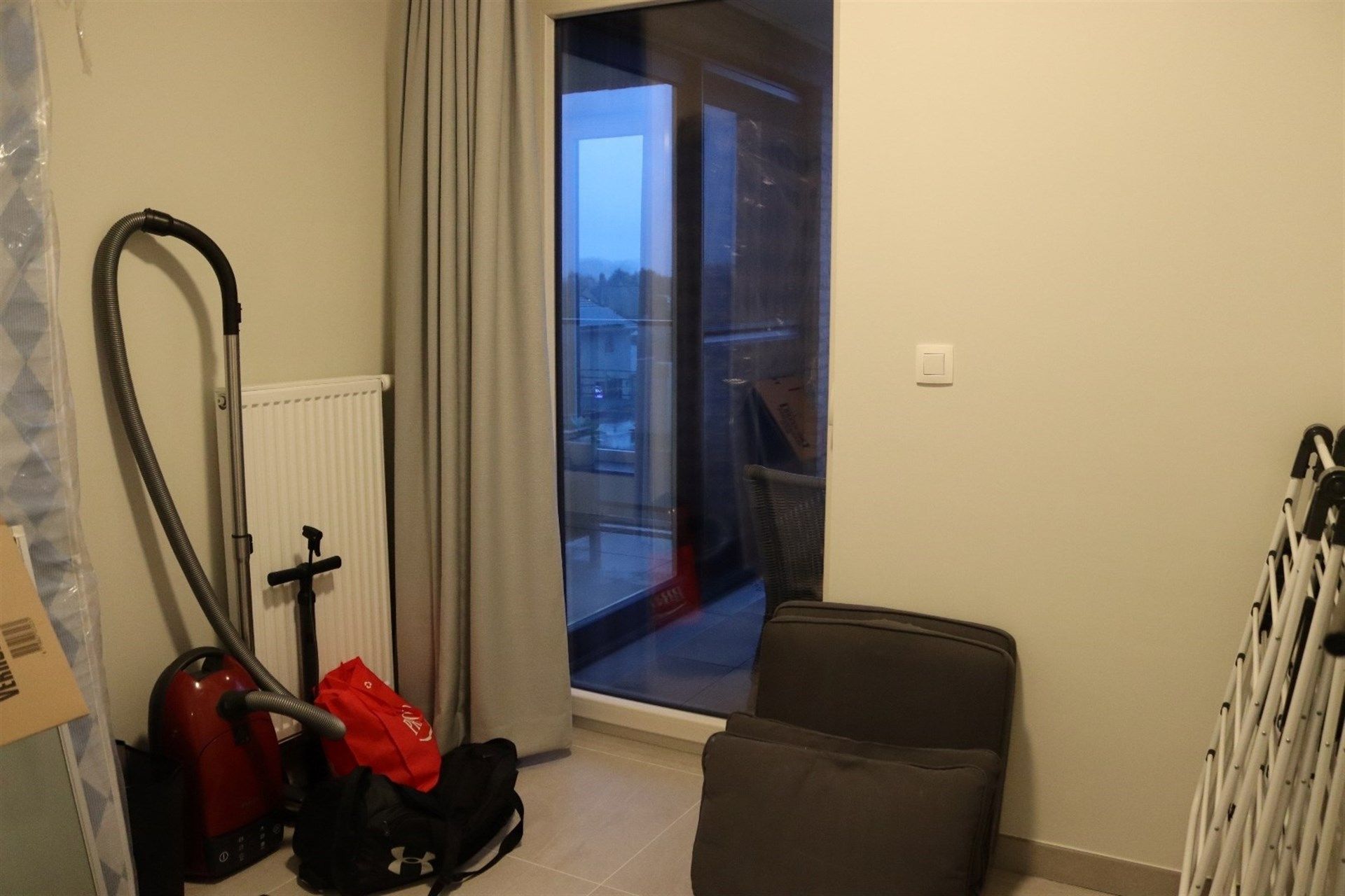 Rustig en recent gelegen appartement met terras en autostaanplaats. foto 18