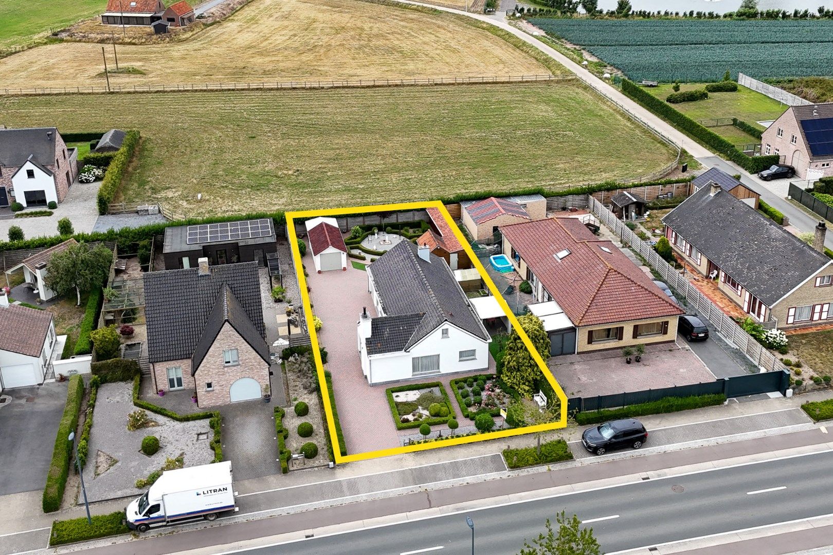 Goed gelegen bungalow met 3 slaapkamers, garage en tuin in Westkerke foto 2