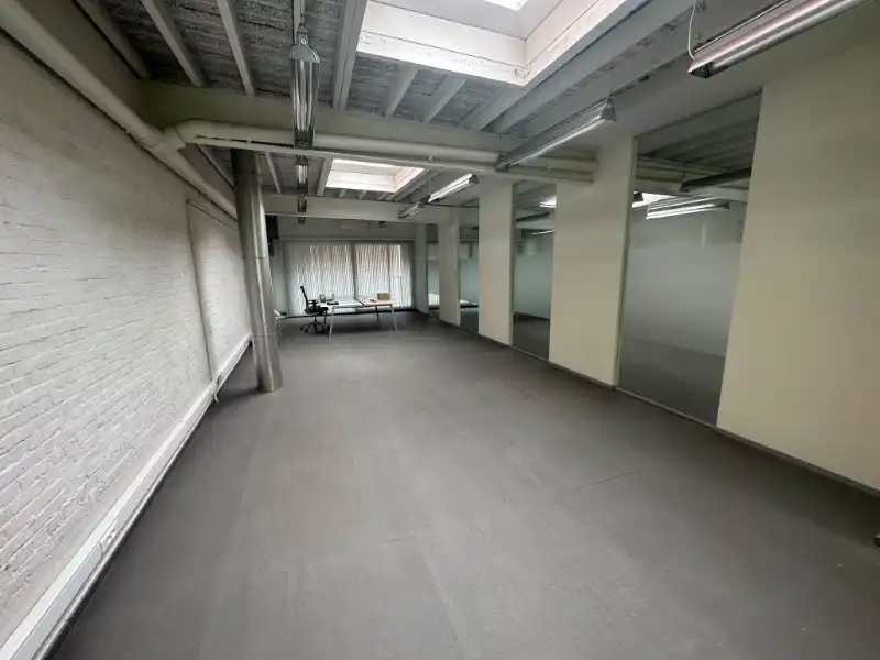 Antwerpen: 180 m² kantoorruimte met bijkomende opslagruimte foto 4