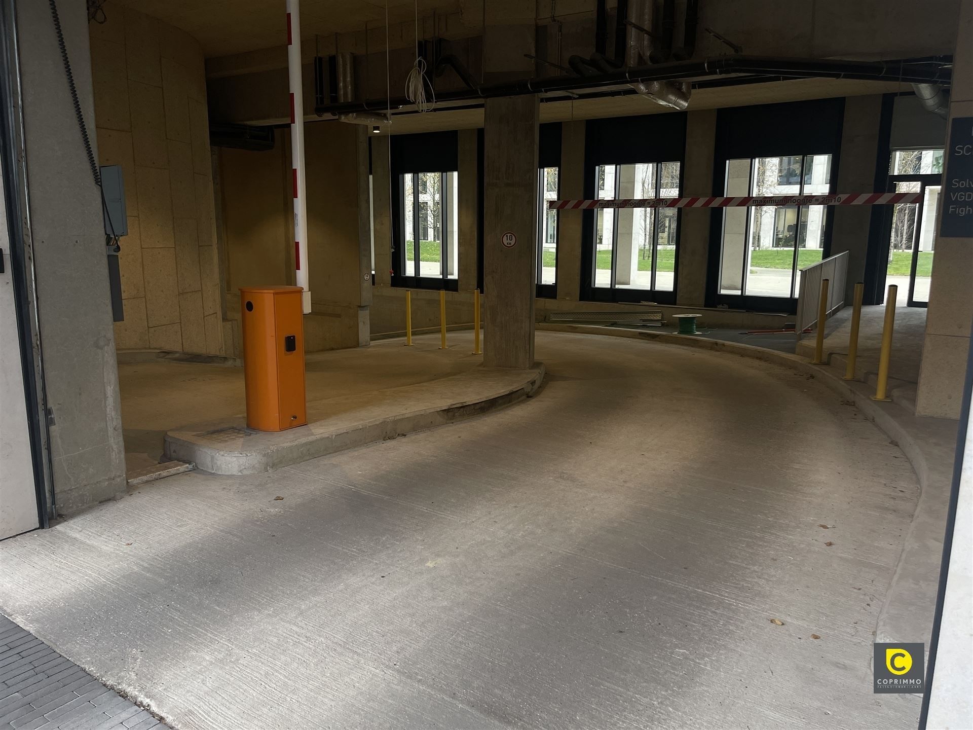 Ondergrondse autostaanplaats foto 5