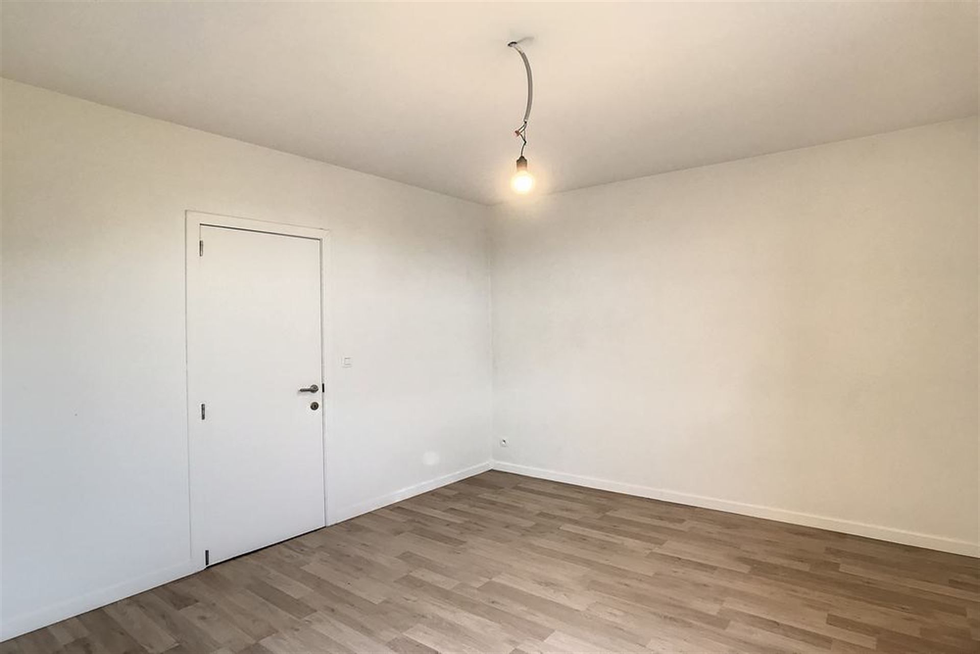 Volledig gerenoveerde woning met tuin foto 7