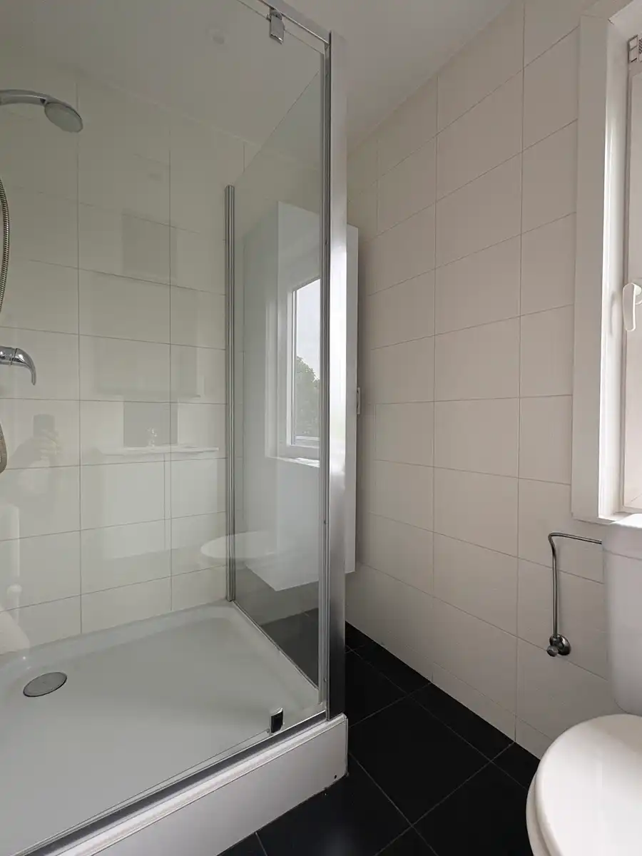 Verzorgde duplex met 1 slaapkamer en bureau foto 12