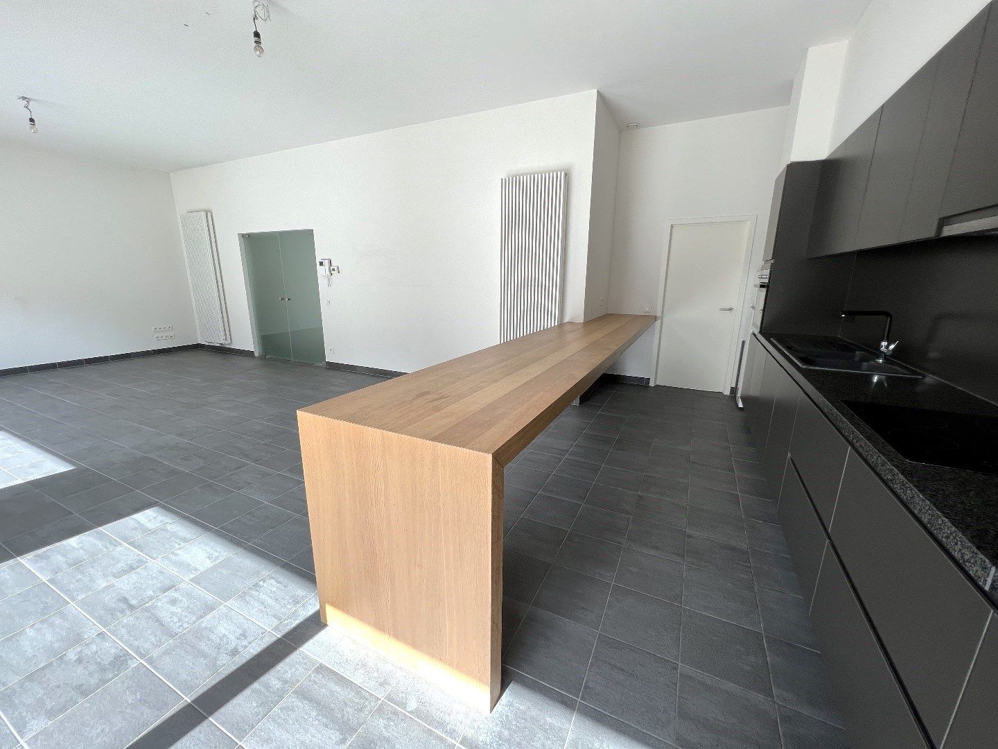 RUIM EN LICHTRIJK APPARTEMENT OP TOPLOCATIE IN CENTRUM IEPER foto 6