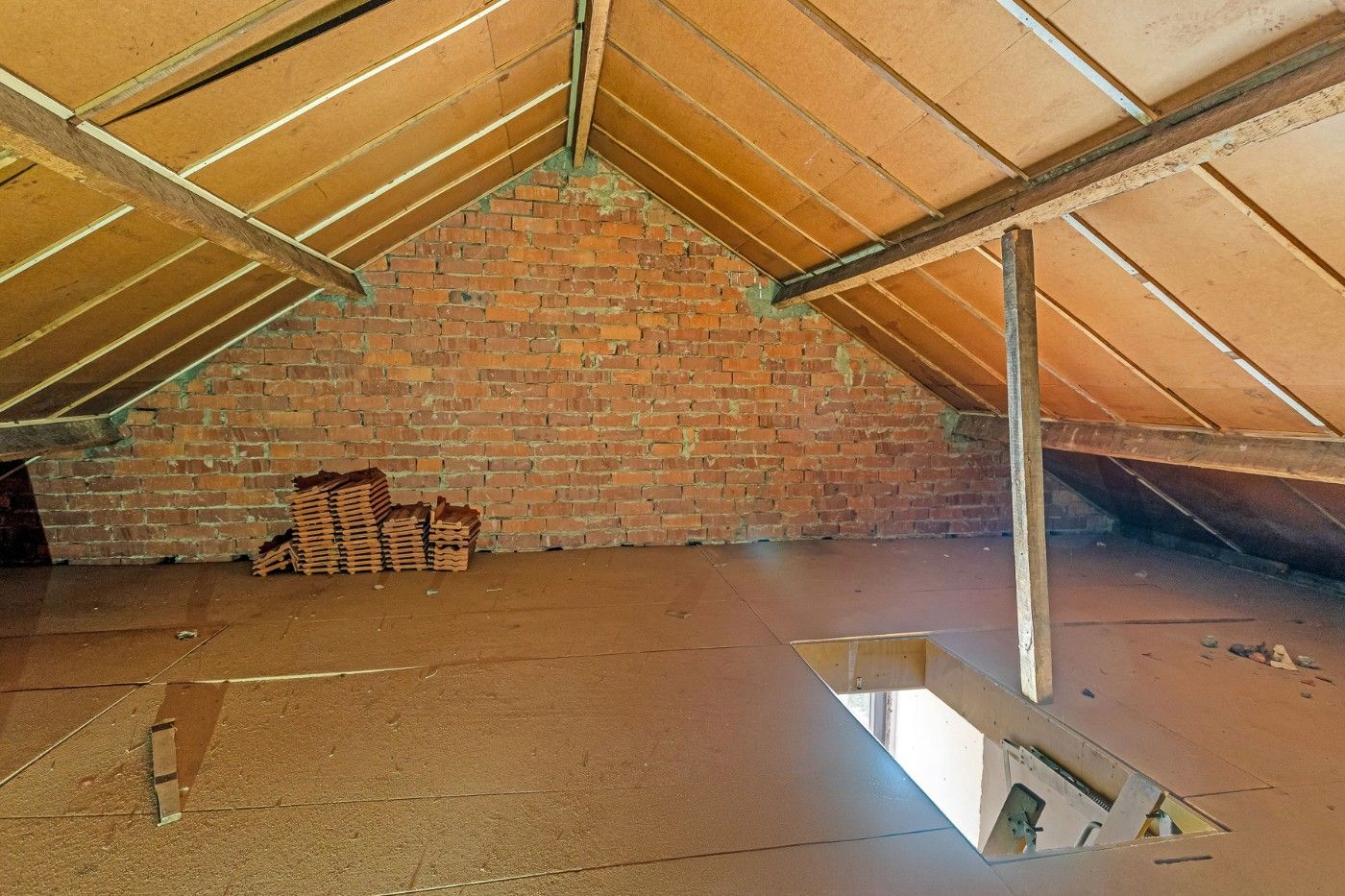 Verrassend ruime, te renoveren HOB met 5 slpk., garage/loods en tuin foto 24