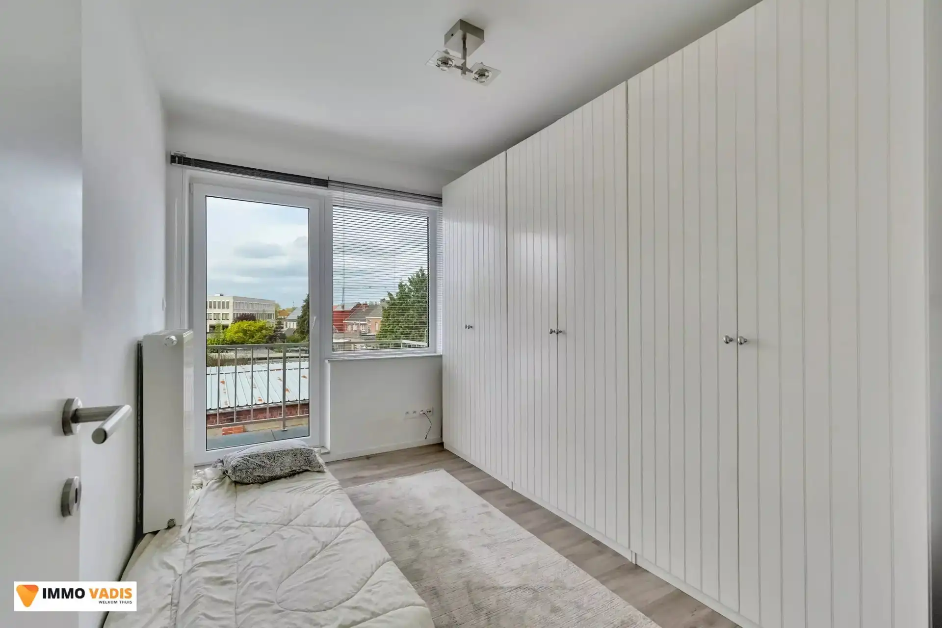 Stijlvol gerenoveerd appartement met 2 slaapkamers, terras en parking foto 9