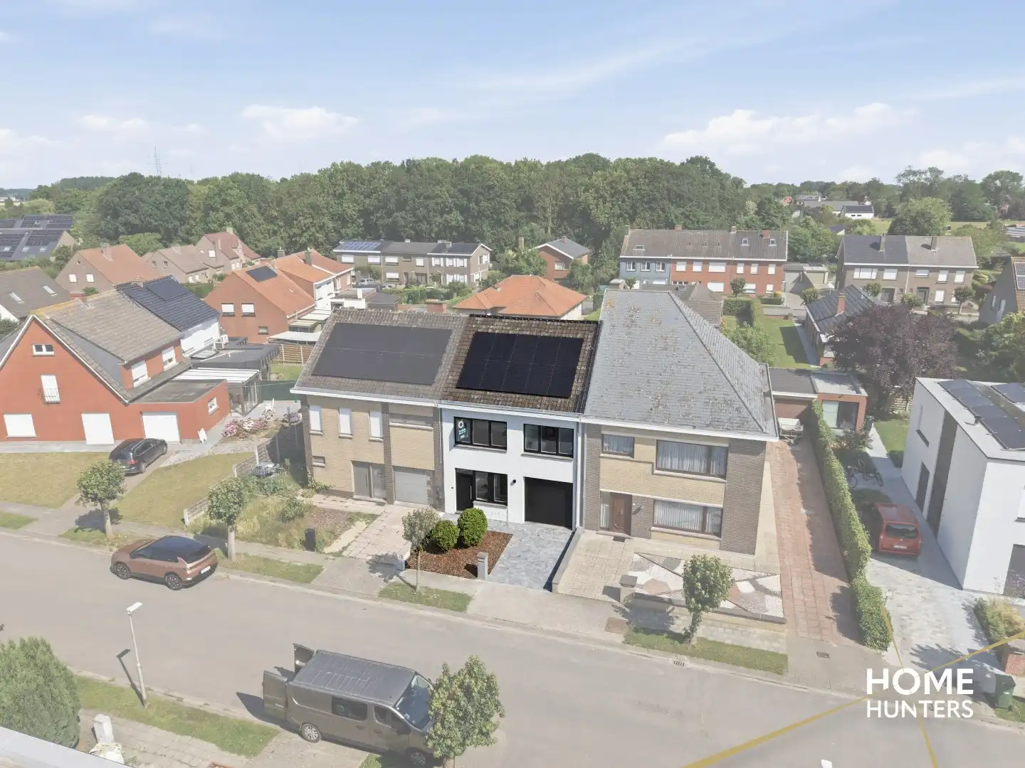 Volledig gerenoveerde woning met 3 slaapkamers, garage, ruime oprit en zonnige tuin in een rustige buurt van Ieper foto 40