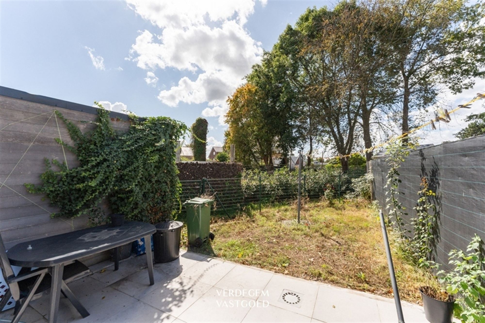 Zeer bereikbare gezinswoning met 4 slaapkamers en paadje naar zonnige tuin foto 19