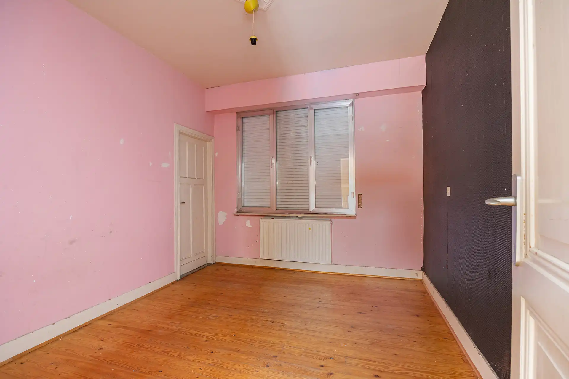 Volledig te renoveren woning met 3 slaapkamers en grote tuin foto 14