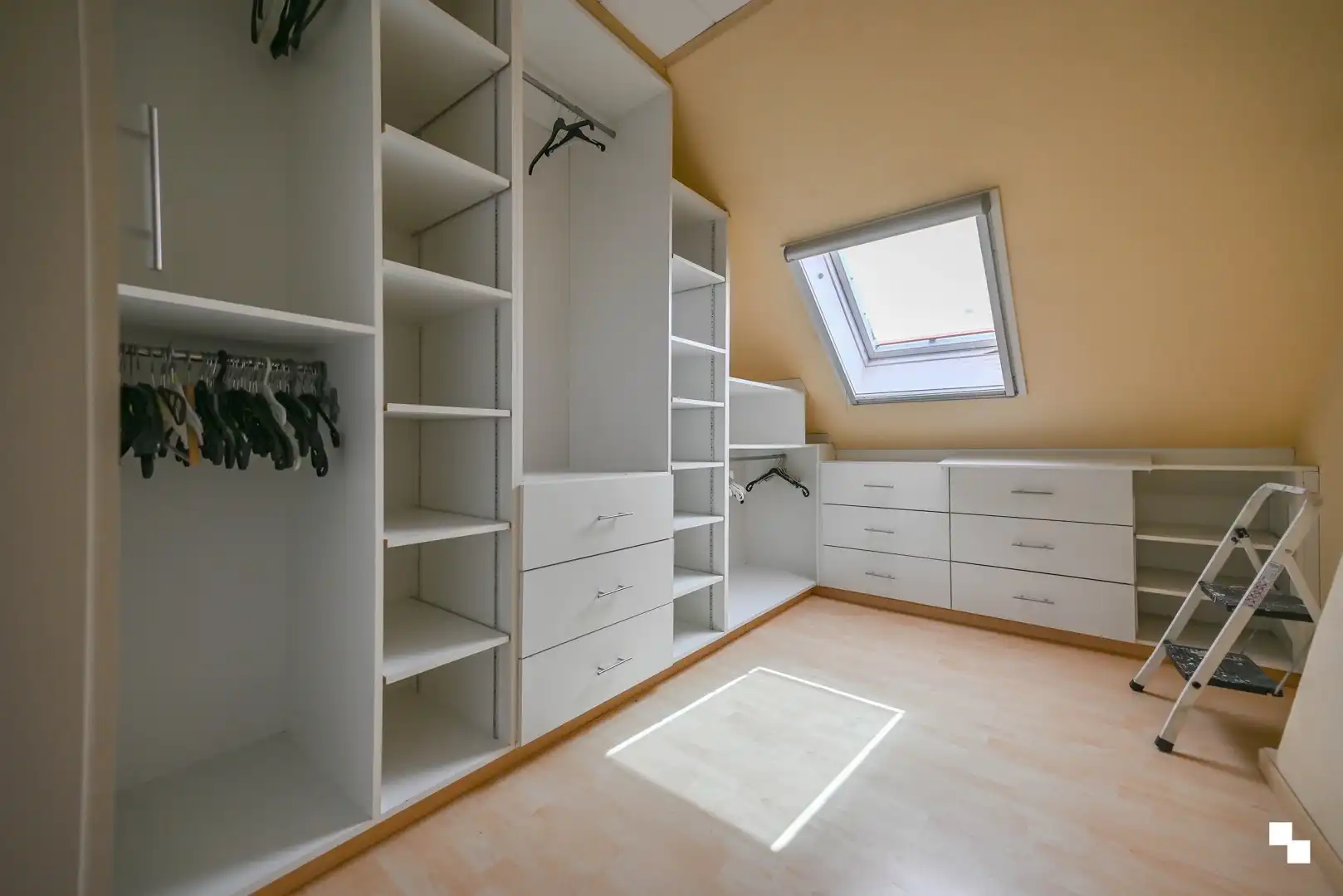 Verder op te knappen handelseigendom met woonst in centrum Izegem foto 21