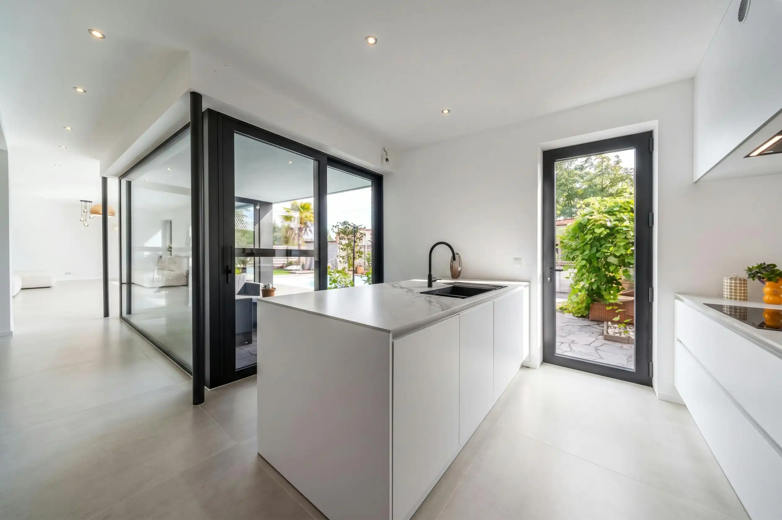 Exclusief huis te koop in Sint-Jan met zwembad foto 17