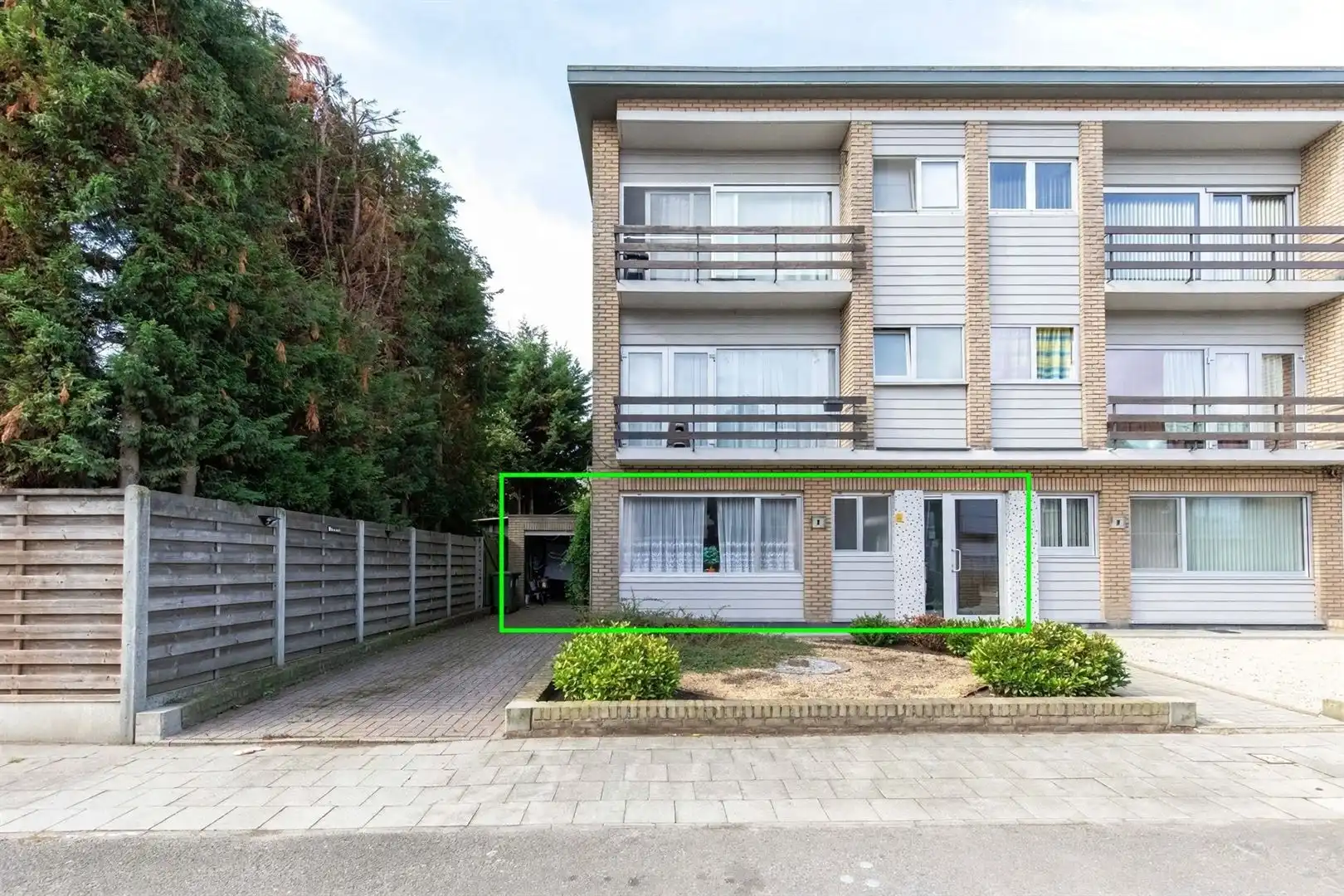 Gelijkvloersappartement met naastgelegen garage foto 16