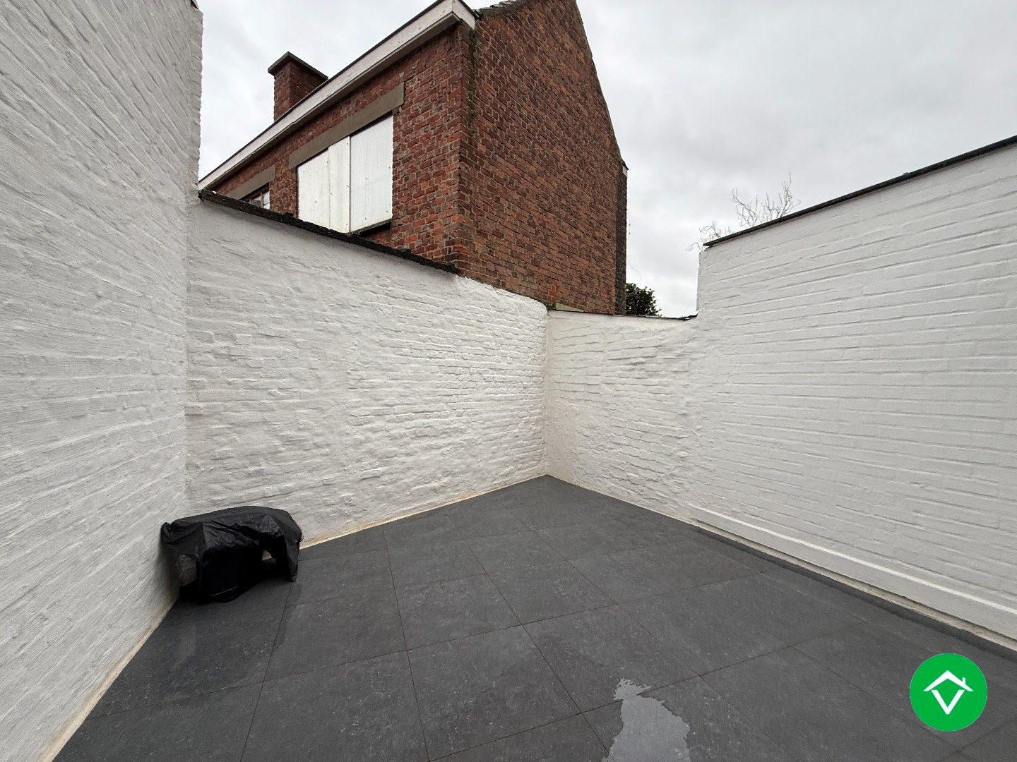 Volledig gerenoveerde rijwoning met 3 slaapkamers en terrastuin in centrum Roeselare foto 9