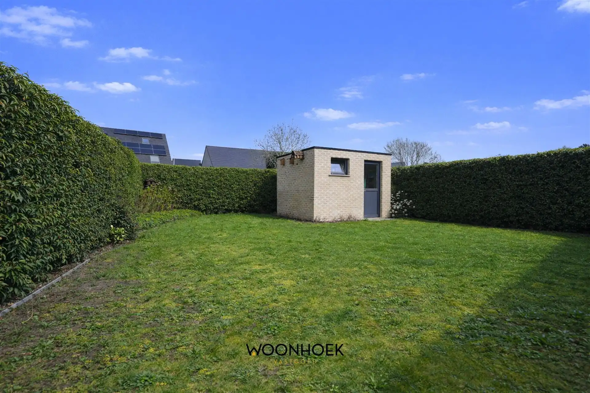  Woning met eigentijdse en serene architectuur foto 14