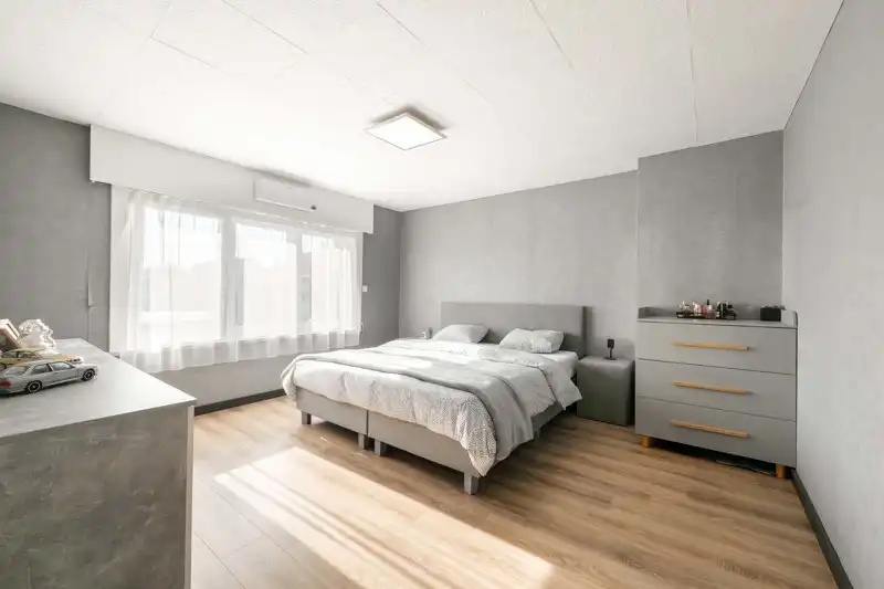 Instapklare gezinswoning, halfopen bebouwing, met 3 slaapkamers én garage TE KOOP in Desselgem! 🏡 foto 11