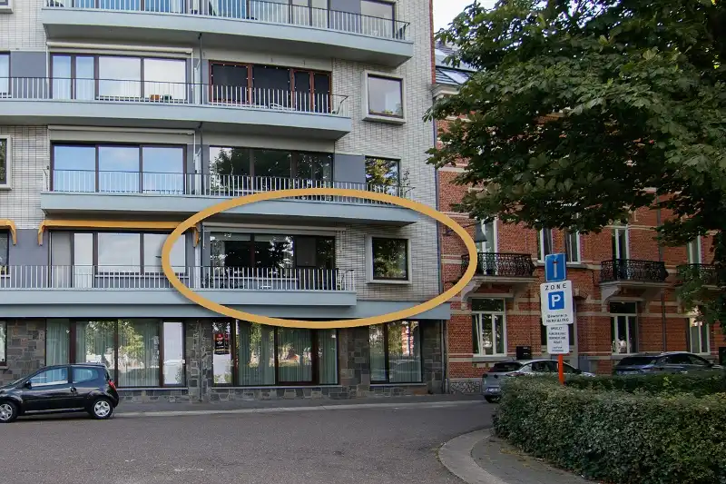 Interessante lange termijn opbrengsteigendom met gunstig EPC op een TOP-locatie met trouwe huurster inclusief garage en berging foto {{pictureIndex}}