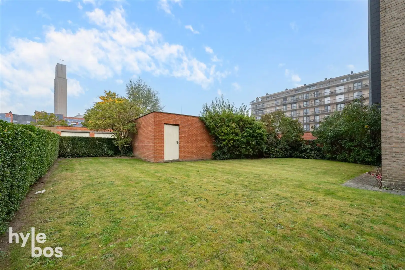 Opbrengsteigendom met 5 ruime appartementen en garages op topligging foto 26