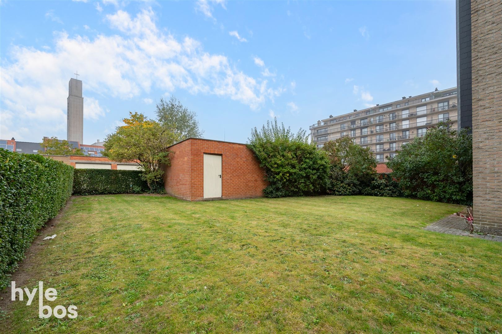 Opbrengsteigendom met 5 ruime appartementen en garages op topligging foto 26