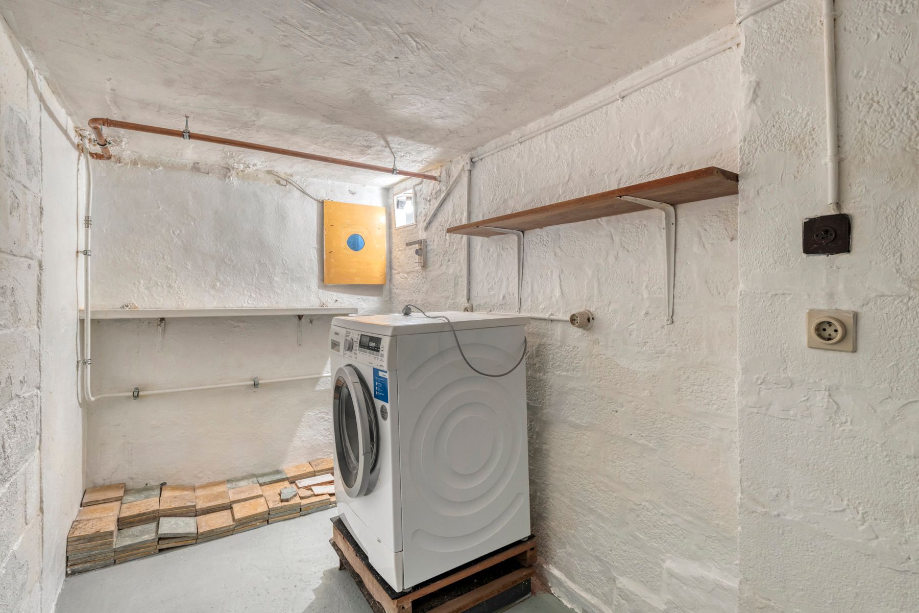 Te renoveren rustig gelegen woning met 4 slaapkamers foto 24