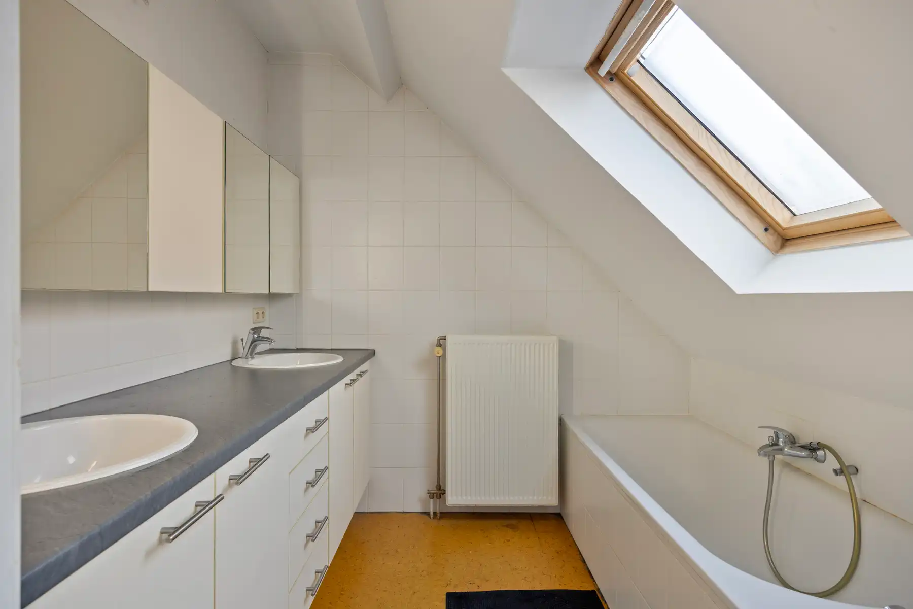 Gezellige woning met terras en een ruime garage te Lier. foto 8