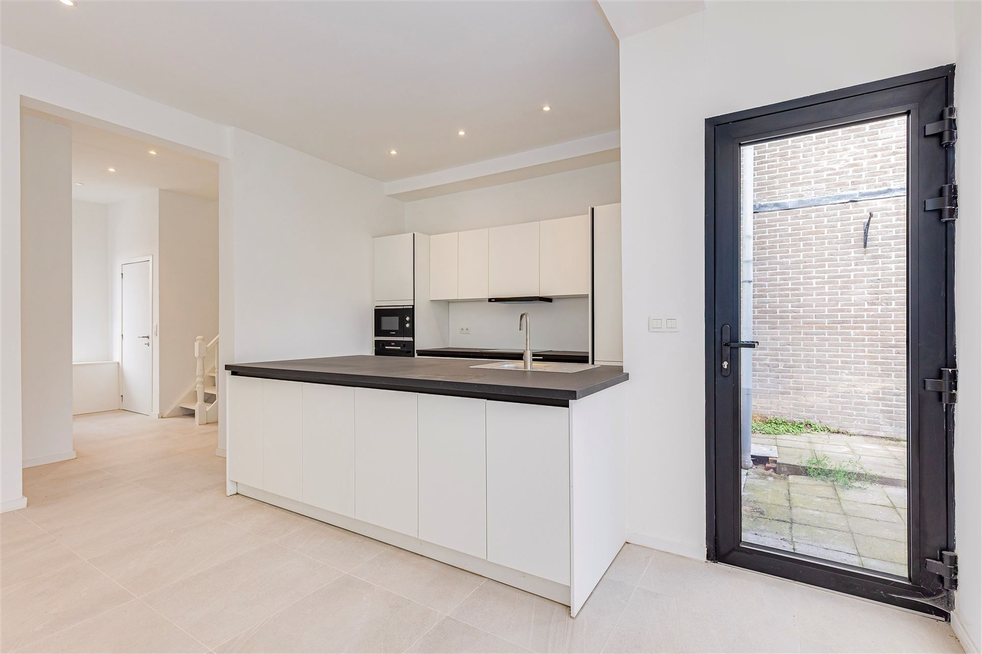 Gerenoveerd huis met 3 slpks en tuin te Hemiksem foto 8