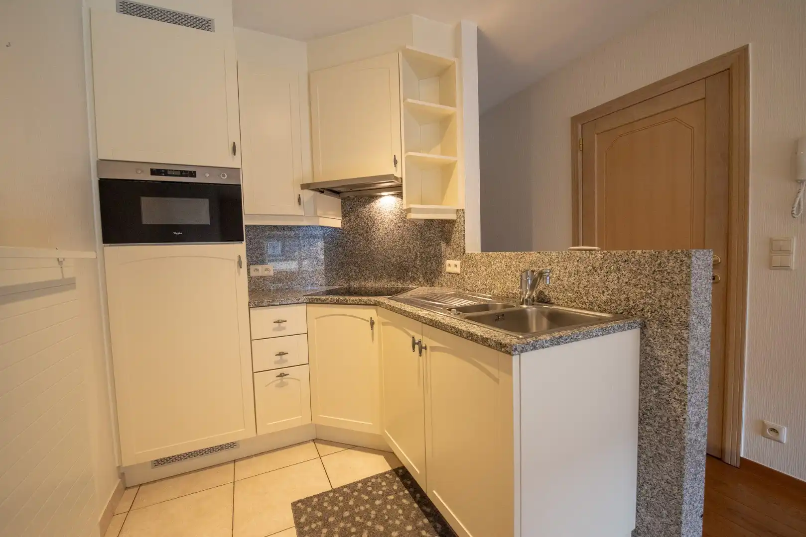 Goed onderhouden appartement (1 slaapkamer) met garage centrum Anzegem. foto 4