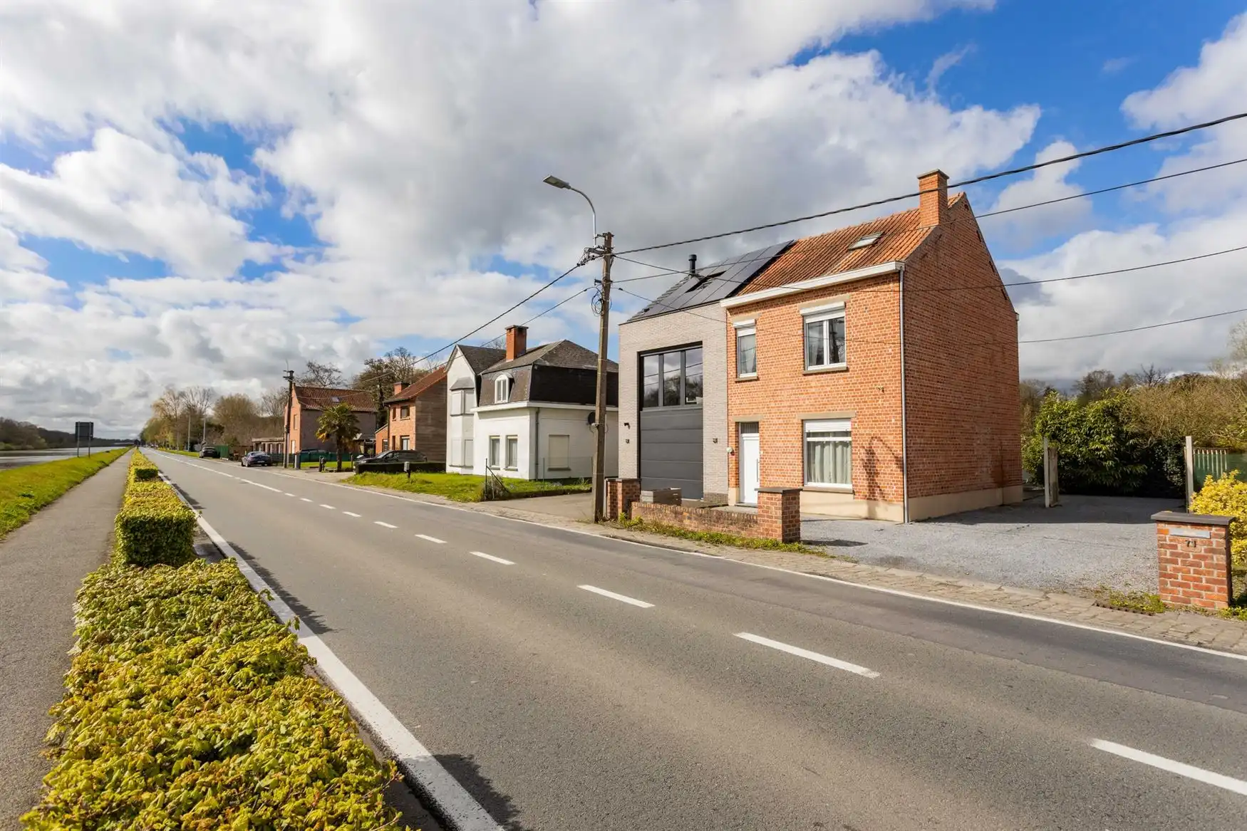 Hoofdfoto van de publicatie: Halfopen woning met zicht op Schipdonkkanaal en velden