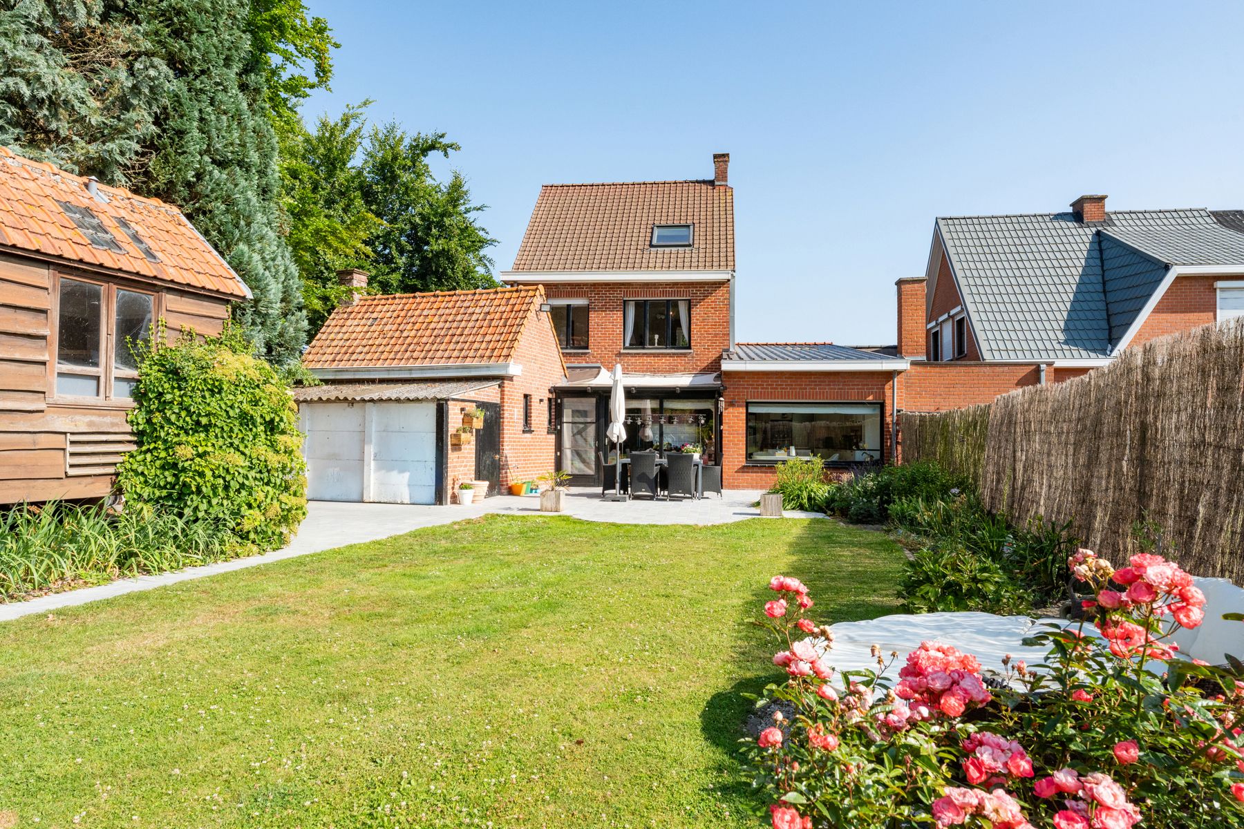 Charmante gezinswoning op ruim perceel foto 18
