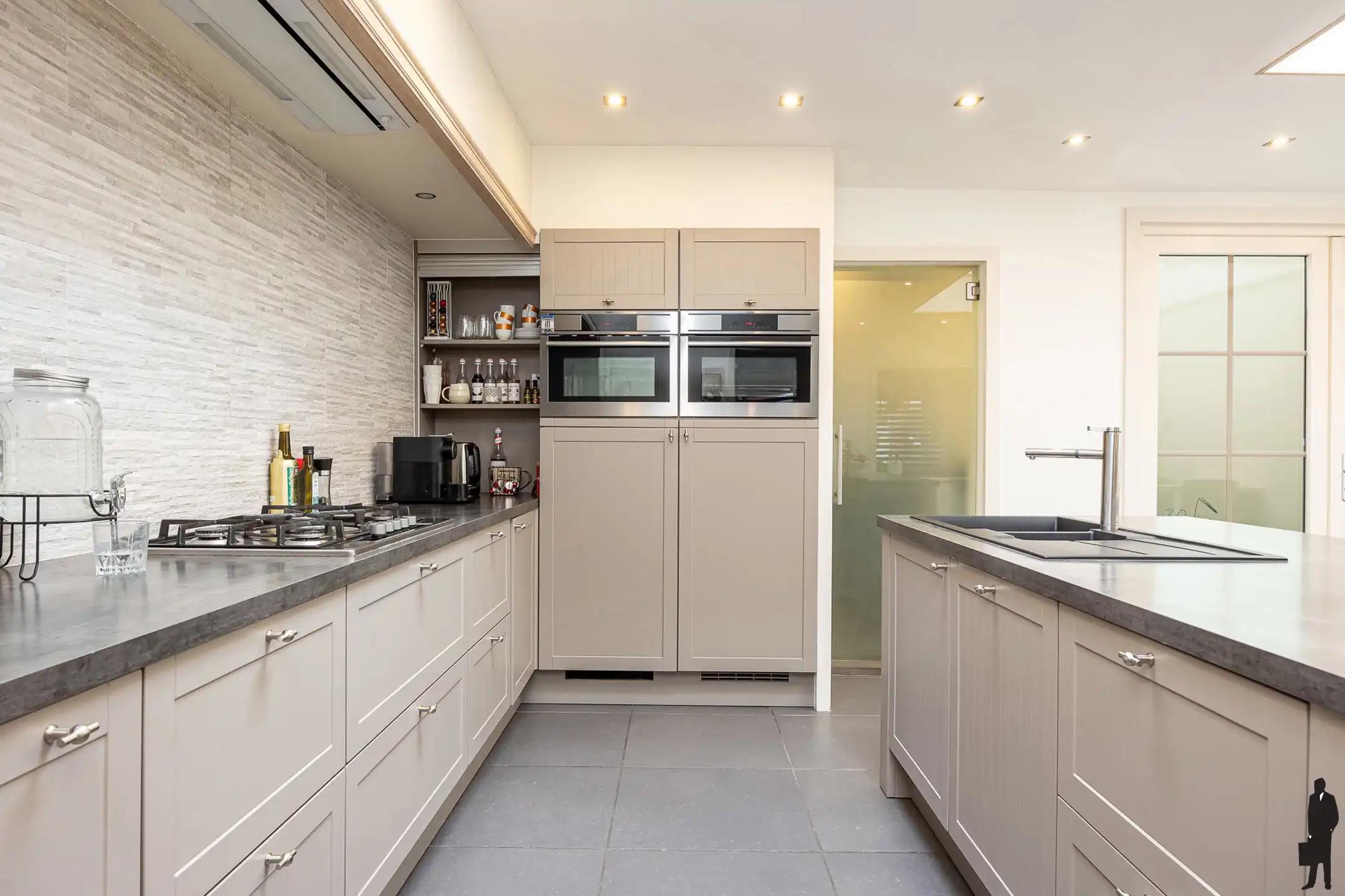 Ruime gezinswoning: 4 slpk, garage + veel bergruimte foto 4