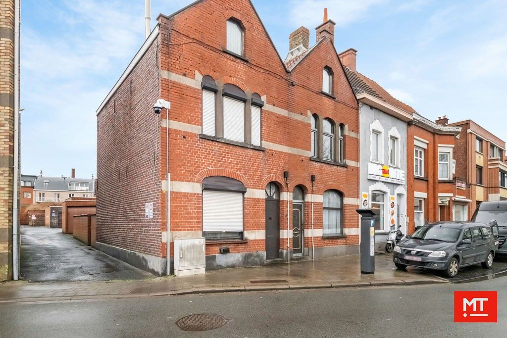 Op te frissen woning met 3 slaapkamers, stadskoer en dubbele garage in het centrum van Roeselare foto 18