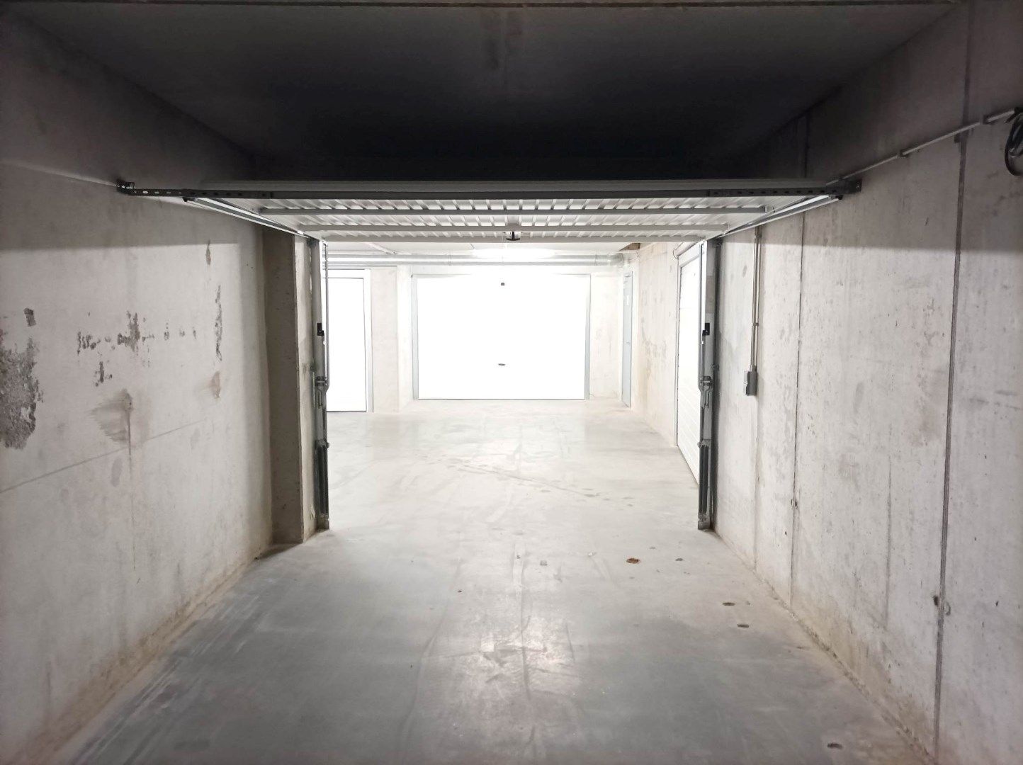 Gesloten garagebox op centrale ligging foto 3