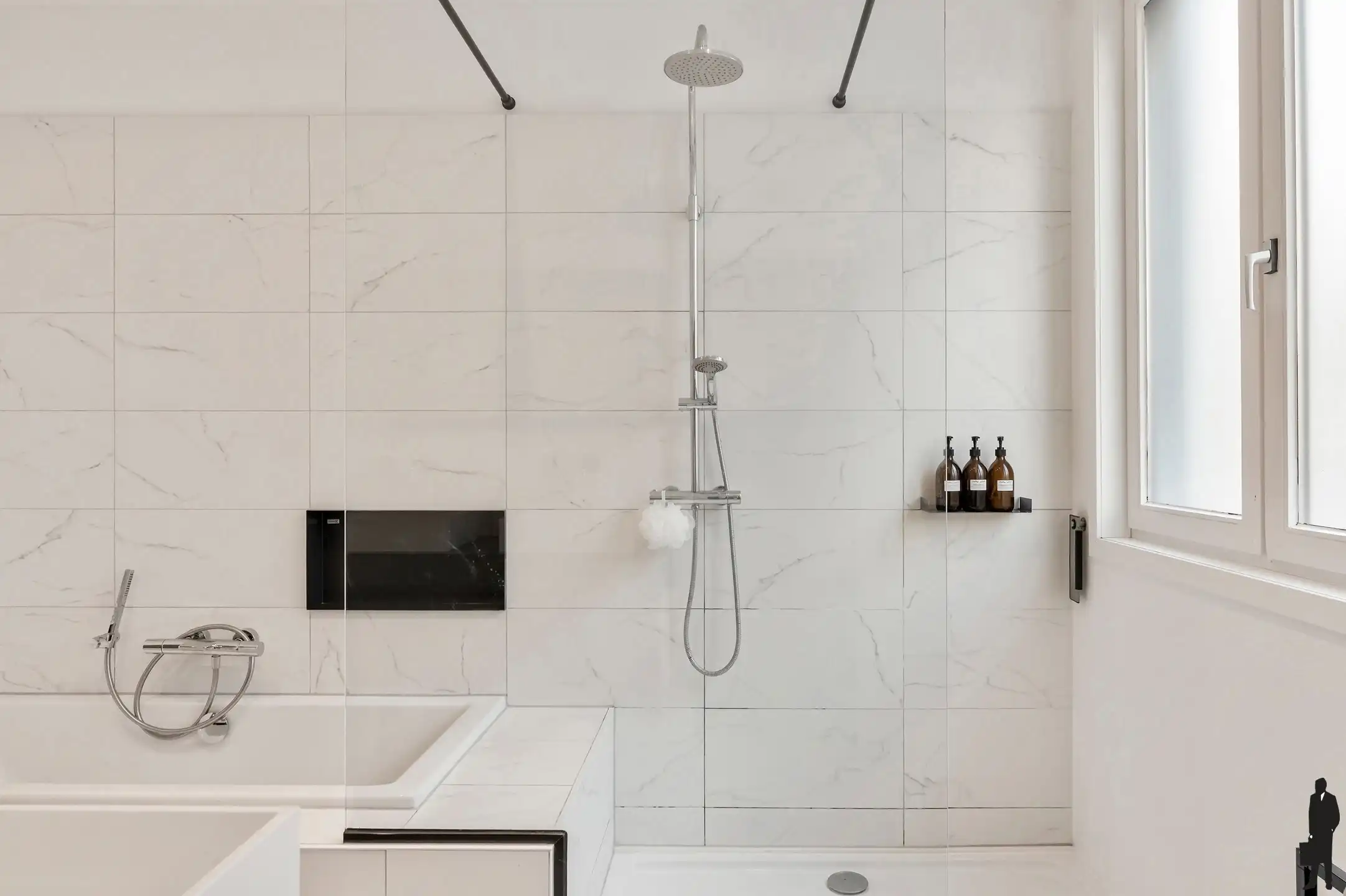 Instapklaar ruim gelijkvloers appartement in hartje Zurenborg foto 12